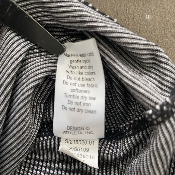Athleta Black White Micro Stripe Shanti Long Sleeve Athleisure Top Shirt Size S‎ - Picture 15 of 16